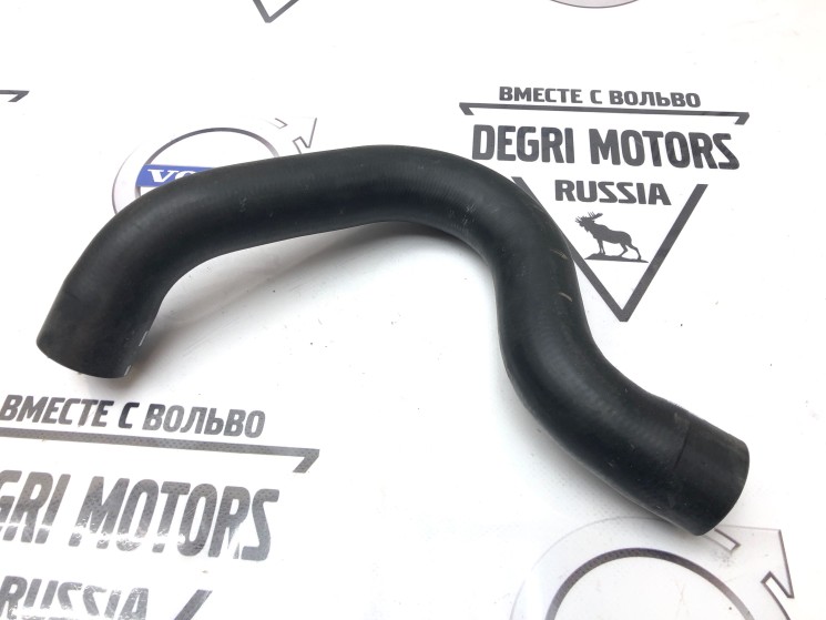 Патрубок радиатора Вольво S60, XC70, V70 II \\ VOLVO Original 30680912
