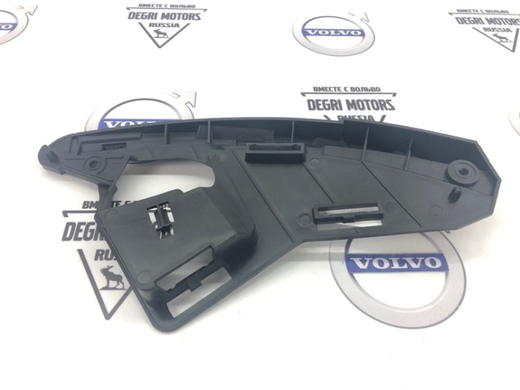 Кронштейн переднего бампера левый под фарой Вольво XC60 \\ аналог 30763433 \\ SW-Parts SW30763433