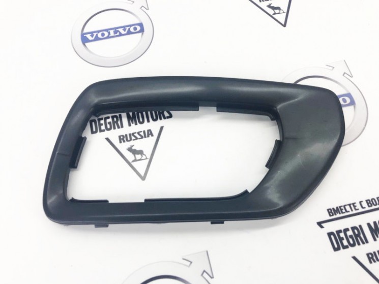 Рамка правой противотуманки декоративная Вольво XC70 II \\ CH -174999 \\ SW-Parts SW30744507