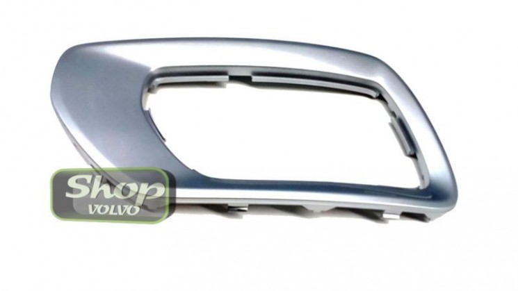 Рамка решетки противотуманной фары, левая Вольво XC70 (08-) CH -174999  \\ VOLVO (Original) 30744506