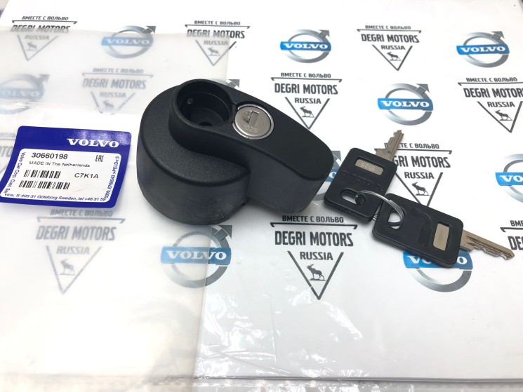 Ручка фаркопа с замком и ключами VOLVO VOLVO S60 II, XC60, XC70 II, S80 II \\ VOLVO Original 30660198