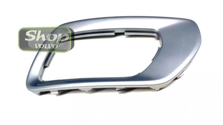 Декоративная рамка правой противотуманки Вольво XC70 II \\ CH -174999 \\ VOLVO Original 30744507
