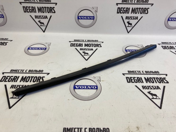 Центральный спойлер переднего бампера Volvo XC90 II \\ 2016-2019 \\ SW-Parts SW31383802