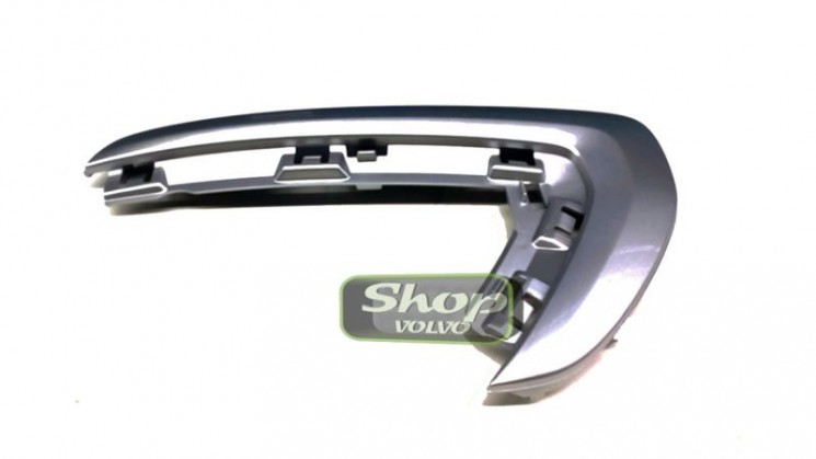 Декоративная рамка правой противотуманки Вольво XC70 II \\ с 2014 года \\ VOLVO Original 31353577