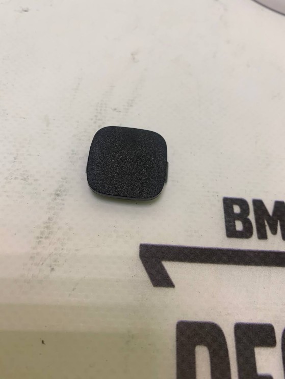 Заглушка боковой обшивки багажника Volvo XC90 \\ VOLVO Original 39973606 