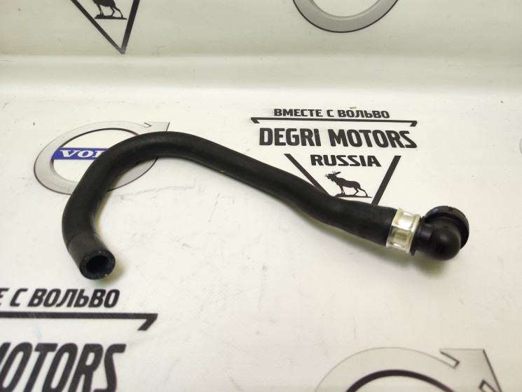 Шланг печки выпуск 5 цил.TURBO Volvo S60, S80, XC70 \\ VOLVO Original 30745329