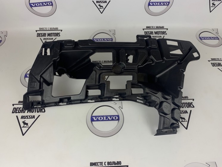 Кронштейн переднего бампера левый под фарой VOLVO XC90 II \\ SWParts SW31353370