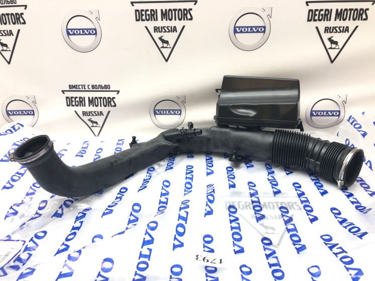 Патрубок воздушного фильтра VOLVO XC60 S60 II, S60 CC, V60 CC, S80 II, XC70 II \\ VOLVO Original 31657655