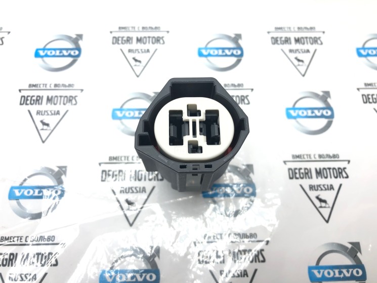 Корпус разъема блока управления вентилятором  4-POLE \\ VOLVO Original 31252041
