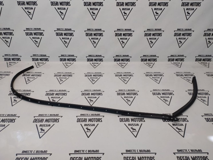 Уплотнение правой накладки порога Volvo XC60 II \\ VOLVO Original 31424690