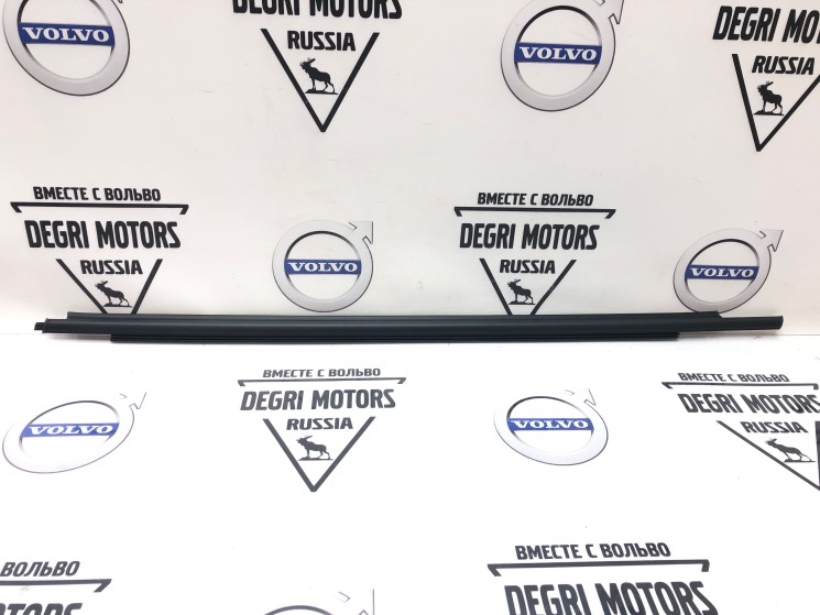 Молдинг левого стекла передней двери Вольво S80 \\ VOLVO (Original) 8643196