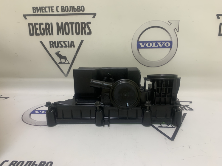 Клапанная крышка маслоуловитель Volvo XC40 \\ VOLVO Original 31669834