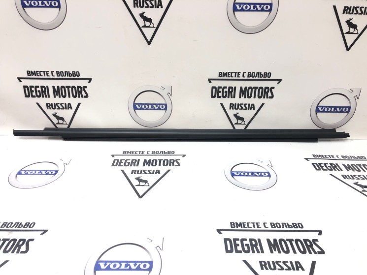 Молдинг правого стекла передней двери Вольво S80 \\ VOLVO (Original) 8643197