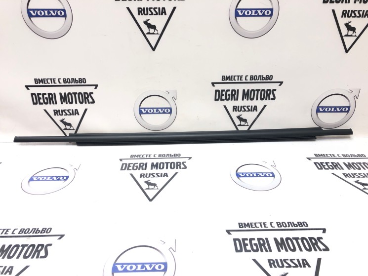 Молдинг правого стекла задней двери Вольво S80 \\ VOLVO (Original) 8643199