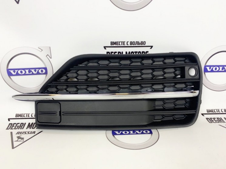 Решетка переднего бампера правая с хромом Вольво ХС90 II \\ 2015-2019 \\ SWParts SW31383045