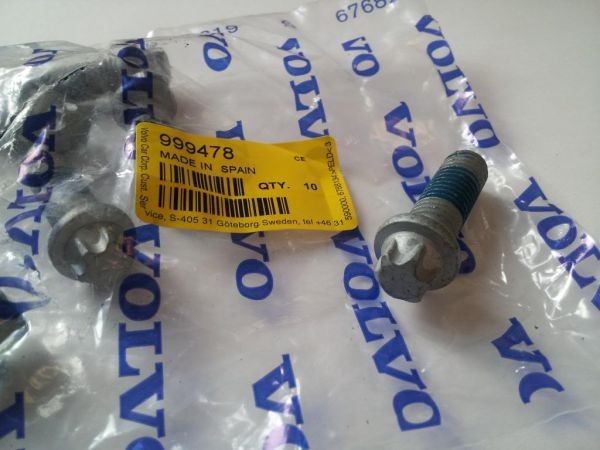 Болт крепления заднейдней ступицы М10х30 Вольво S40, C30, V50 \\ VOLVO Original