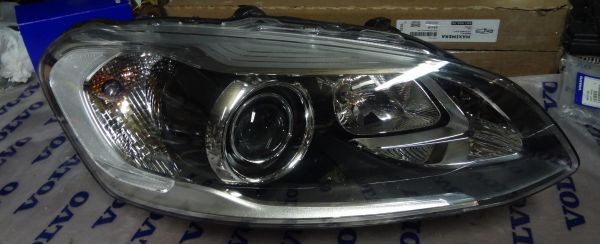 Фара активный ксенон правая б/у VOLVO ХС60 \\ адаптивная \\ VOLVO (original) 31395897BU