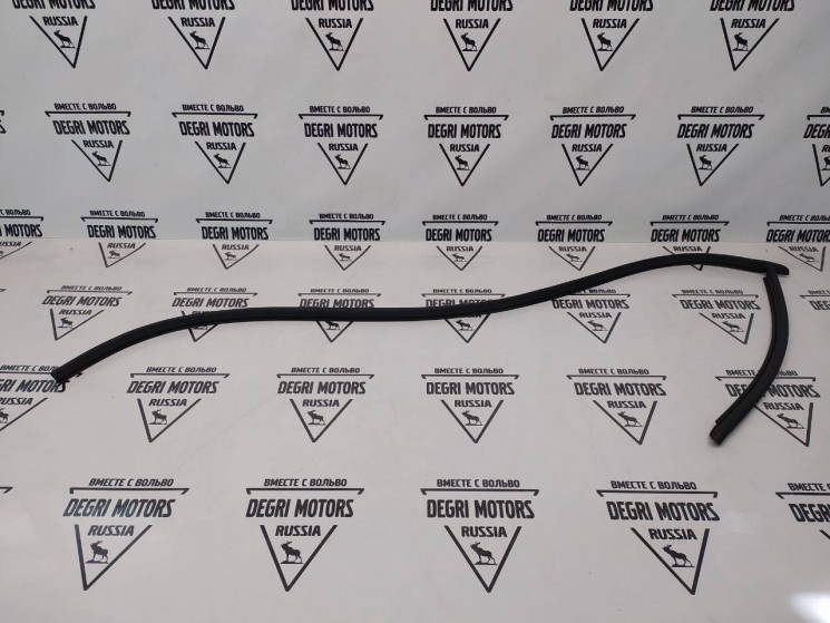 Уплотнение правой накладки порога Volvo XC60 II \\ VOLVO Original 31108806