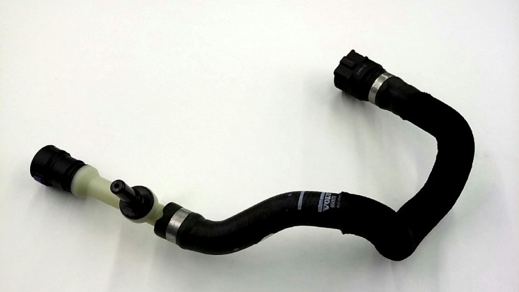 Шланг радиатора Volvo S60 II, S80 II, XC60, XC70 II \\ VOLVO Original 8641078