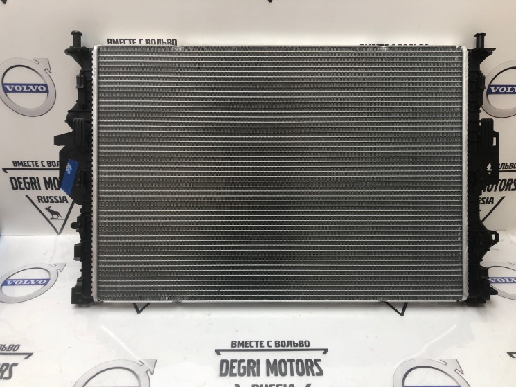 Радиатор охлаждения двигателя Volvo S60 II, S80 II, XC60, XC70 II \\ VOLVO Original 31368082