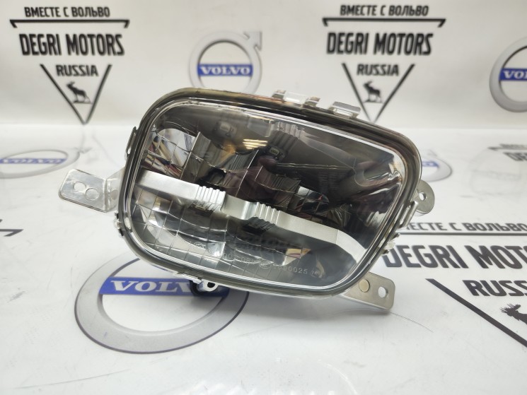 Фонарь габаритный правый, дневной ходовой огонь Вольво ХС 90 \\ ZKW SW31383157