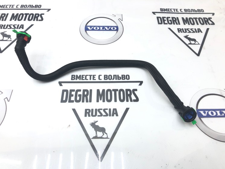 Трубка маслоохладителя верхняя VOLVO S60 II, XC60, XC70 II \\ VOLVO Original 31368679