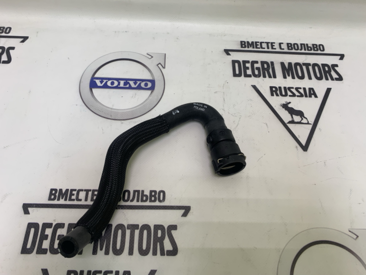 Шланг системы охлаждения Volvo S60 II, S80 II, XC60, XC70 II \\ Дизель \\ VOLVO Original 30757896