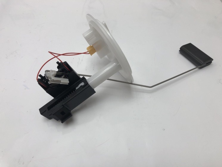 Датчик уровня топлива левый \\ BOSCH 1582980061