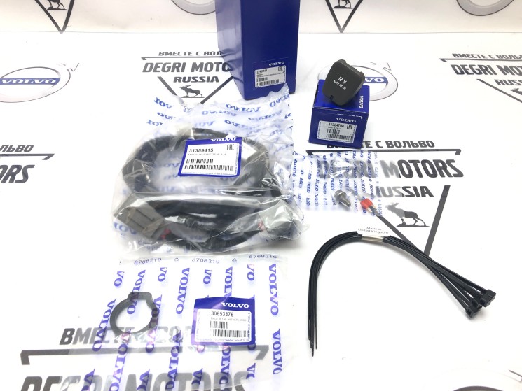 Розетка 12V комплект для установки в багажнике Volvo XC60, XC70 II, V70 III, S80 II \\ VOLVO Original 31435603