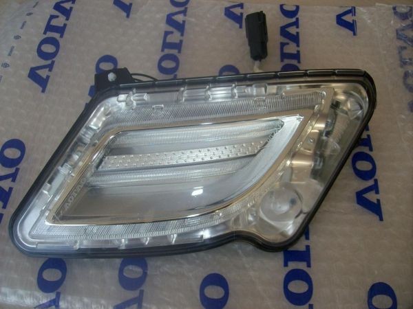 Дневной ходовой огонь в передний бампере Вольво S60 II \\ правый \\ VOLVO Original 31278558