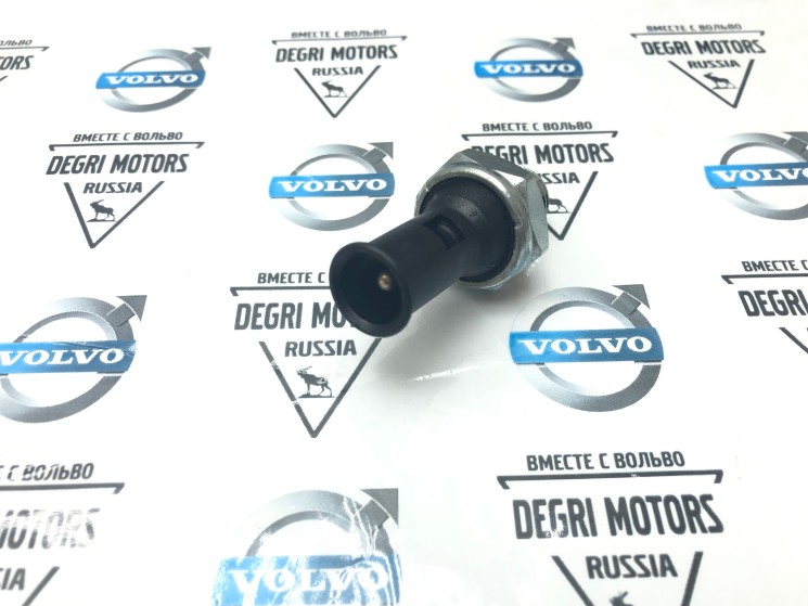 Датчик давления масла Volvo S40 II, S60 II, S80 II, XC70 II, XC60, XC90 \\ VOLVO Original 1347003