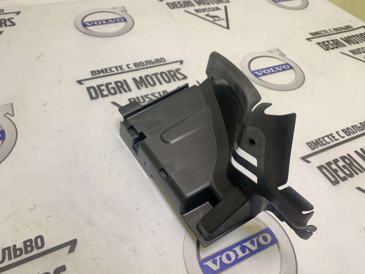Воздуховод передний панели левый VOLVO XC60 \\ VOLVO Original 31383684