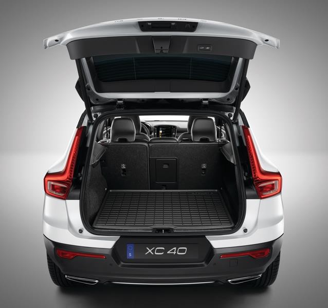 Пластиковый коврик для багажного отделения VOLVO XC40 C40 \\ VOLVO Original 31664207