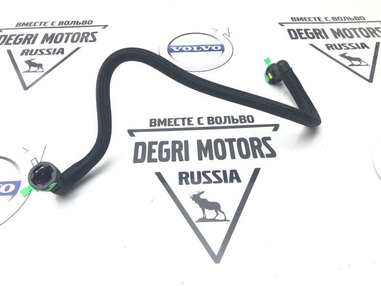 Трубка маслоохладителя нижняя \\ VOLVO S60 II, XC60, XC70 II \\ VOLVO Original 31368678