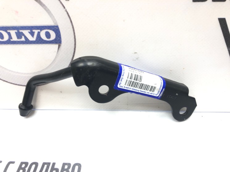 Кронштейн трубы глушителя S60 II, S80 II, XC70 II, XC60 \\ VOLVO Original 30681829