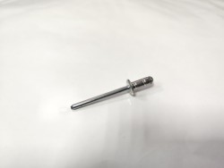 Заклепка для динамиков \\ VOLVO Original 973884