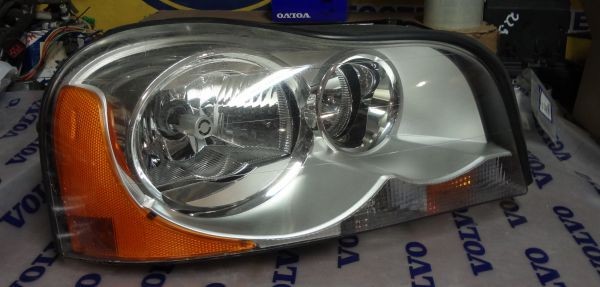 Фара правая в сборе ксенонон Б/У для \\ VOLVO ХС90 \\ 2003-2007 \\ VOLVO (Original) 31111191