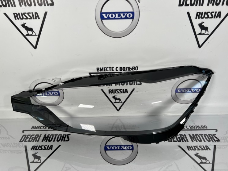 Стекло для левой фары VOLVO XC60 II \\ 2018- \\ SWParts SW31656560