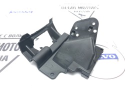 Кронштейн форсунки правой фары Вольво ХС70 II \\ VOLVO Original 30698147