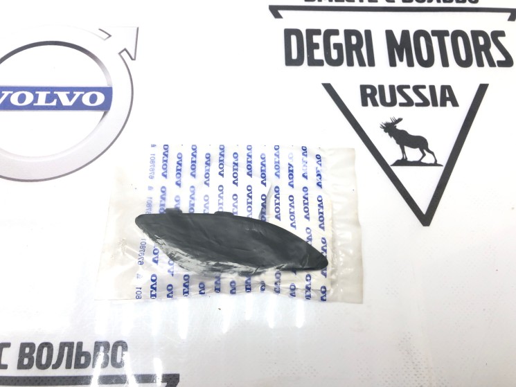 Лючок буксировочного крюка \\ VOLVO Original 39863910 