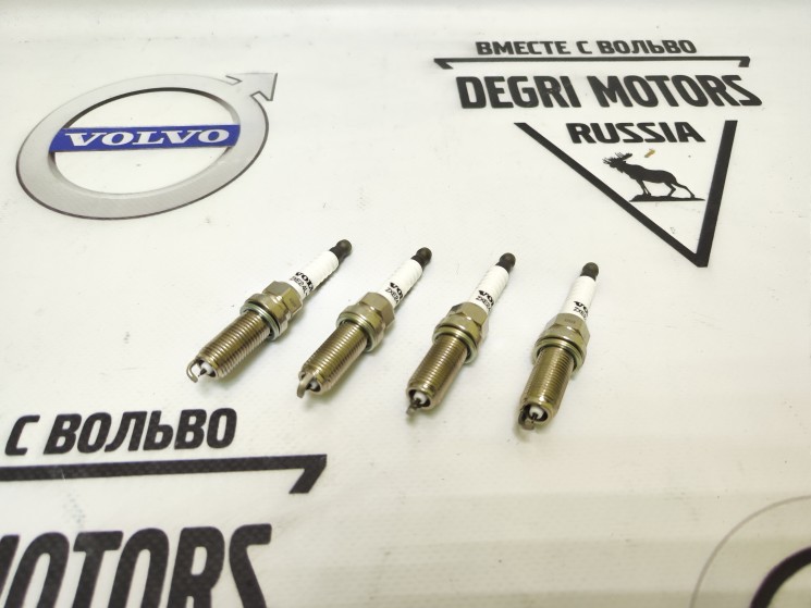 Свечи зажигания комплект B4204Txx VOLVO S60 II, V40CC, XC60 II, XC90 II, S90 II \\ 2014- \\ VOLVO Original 32290011