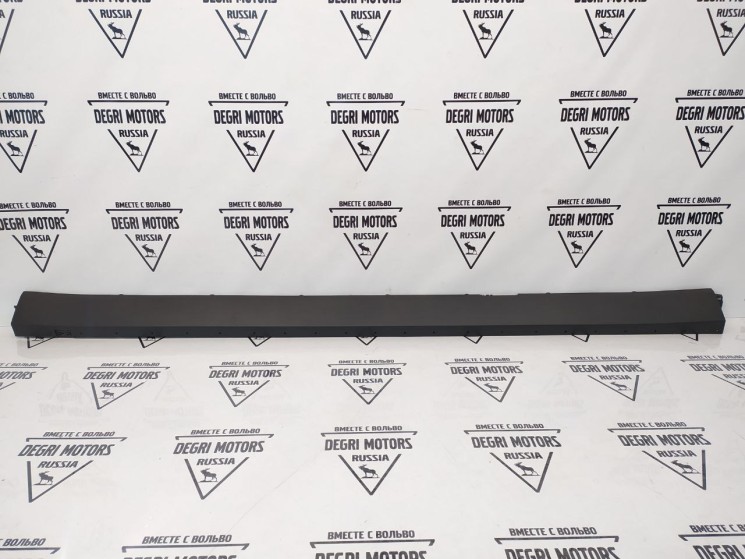 Накладка порога правого Volvo XC60 II \\ VOLVO Original 31420623