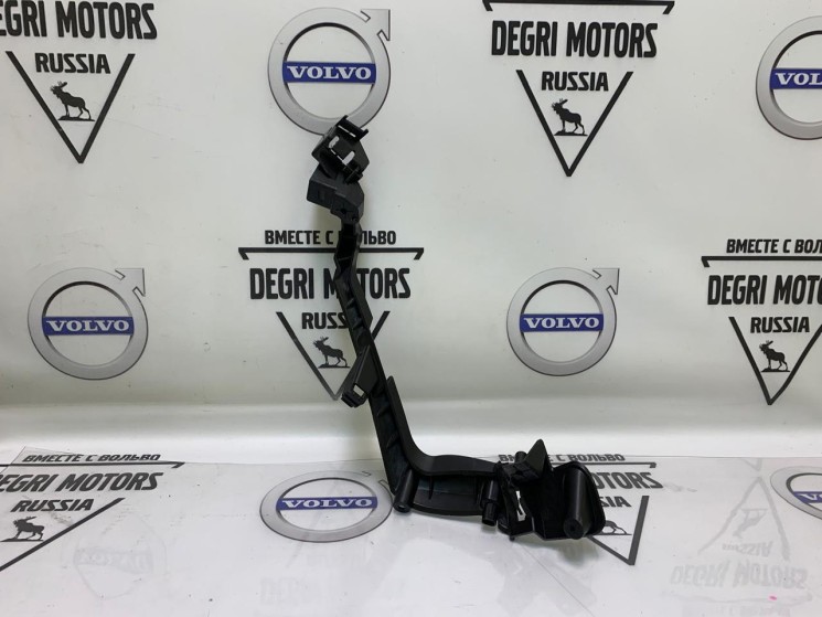 Кронштейн крепления нижней части переднего бампера Volvo XC90 II \\ VOLVO Original 31663503
