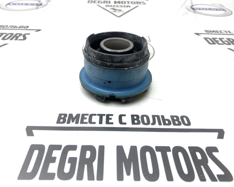 Сайлентблок переднего подрамника VOLVO S60 S80 XC70 XC90 \\ VOLVO Original 8678497