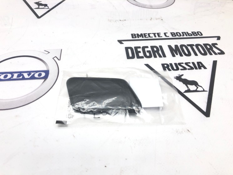Крышка омывателя правой фары Вольво S60 \\ с 2005 года \\ VOLVO Original 39993164
