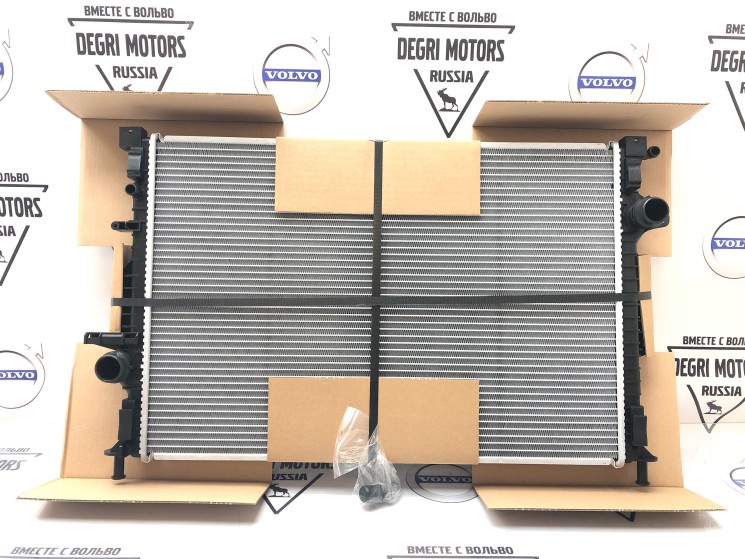 Радиатор охлаждения VOLVO VOLVO S80 II, S60 II, ХС70 II, XC60, V60 \\ автомат \\ Nissens 65615A