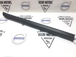 Молдинг двери задней правой нижний \\ VOLVO Original 39823082 